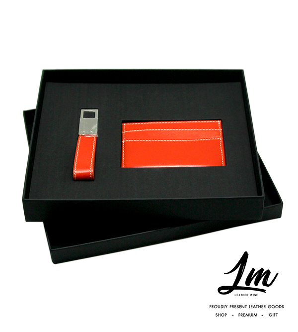 ชุดของพรีเมี่ยม - พวงกุญแจ & ซองนามบัตร สีส้ม